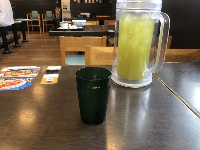 なか卯で親子丼の大盛りを食べる。